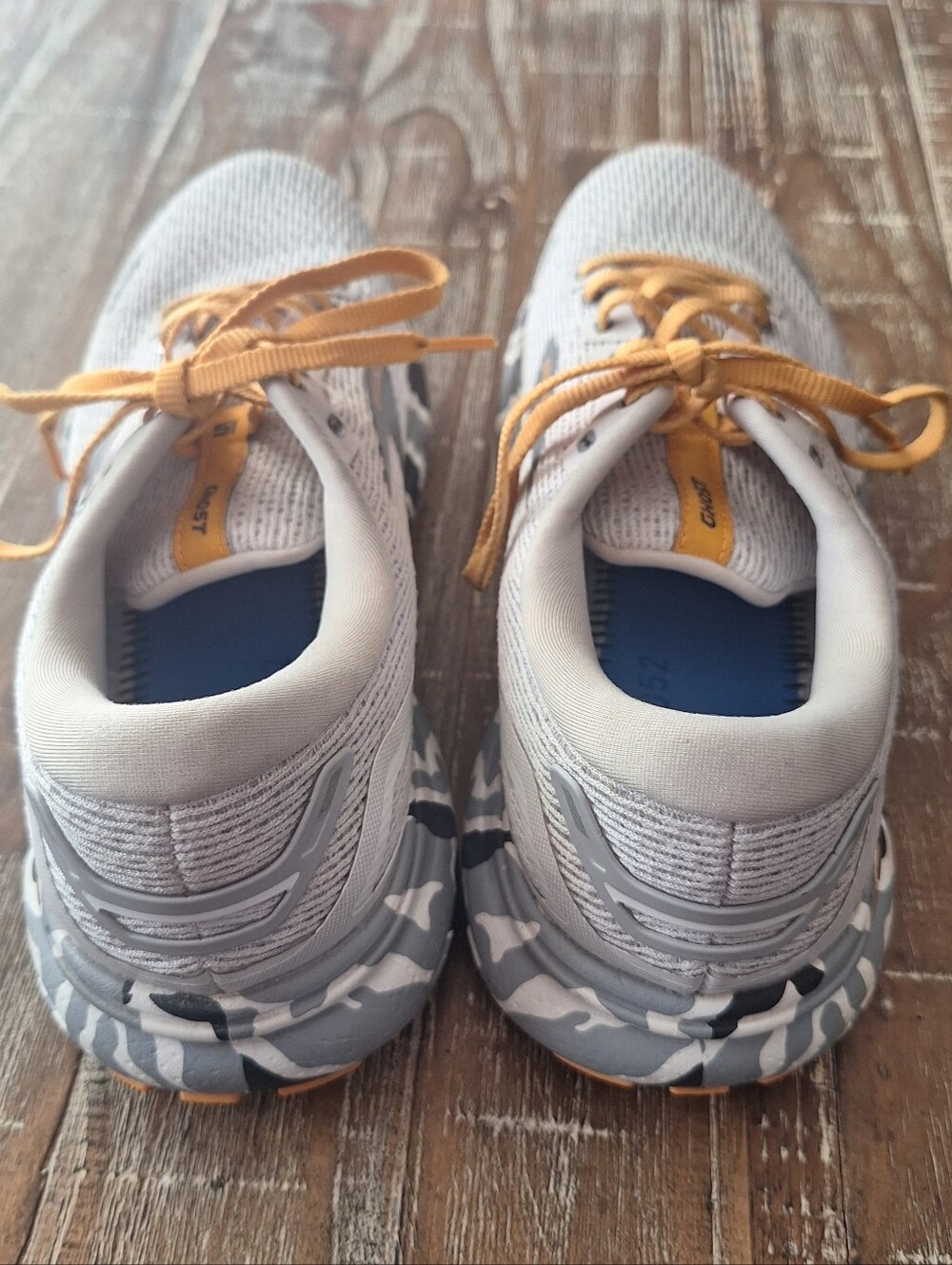 Brooks Ghost Women's Running Shoes Size 9 Lightweight White/Gray Athletic Shoe - Picture 3 of 9